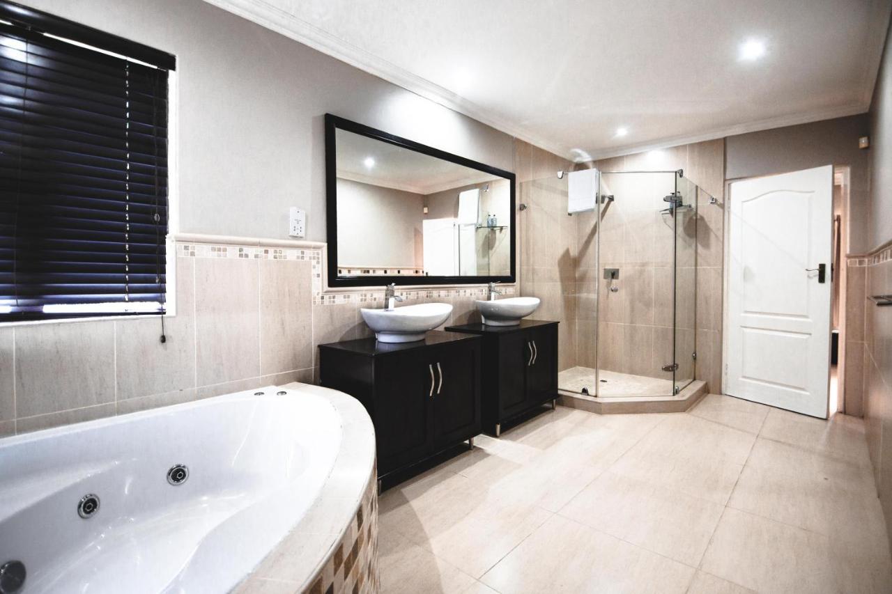 The Capital Guest House Γκαμπορόνε Εξωτερικό φωτογραφία