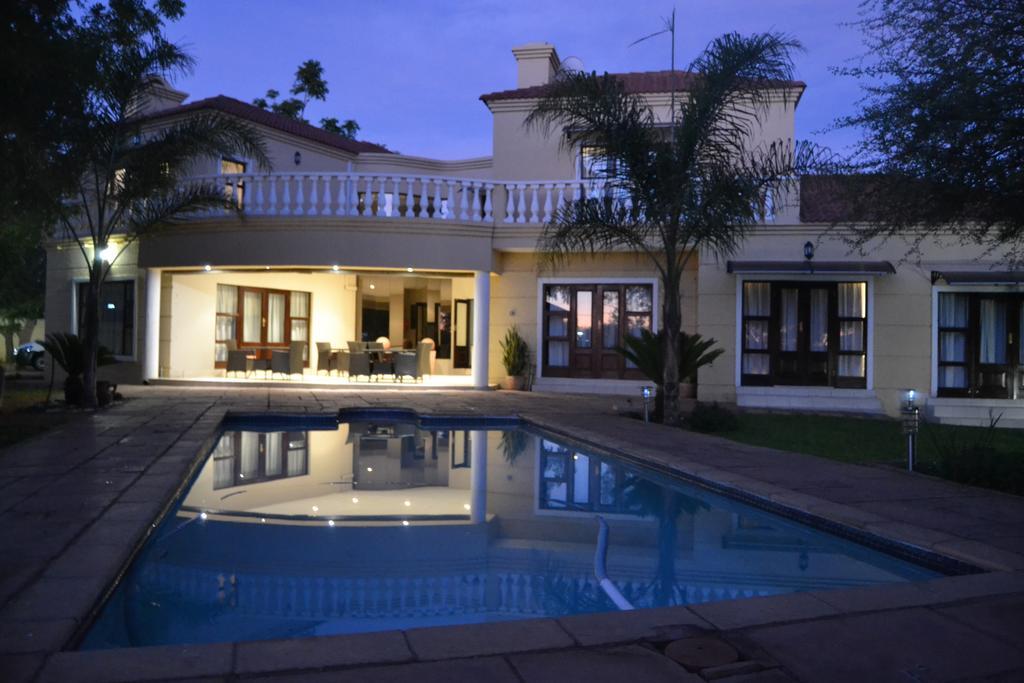 The Capital Guest House Γκαμπορόνε Εξωτερικό φωτογραφία